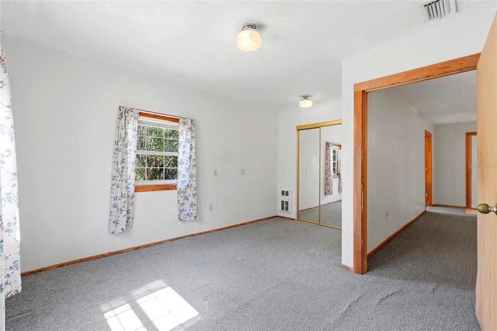 For Sale: $350,000 (3 beds, 2 baths, 1664 Square Feet)