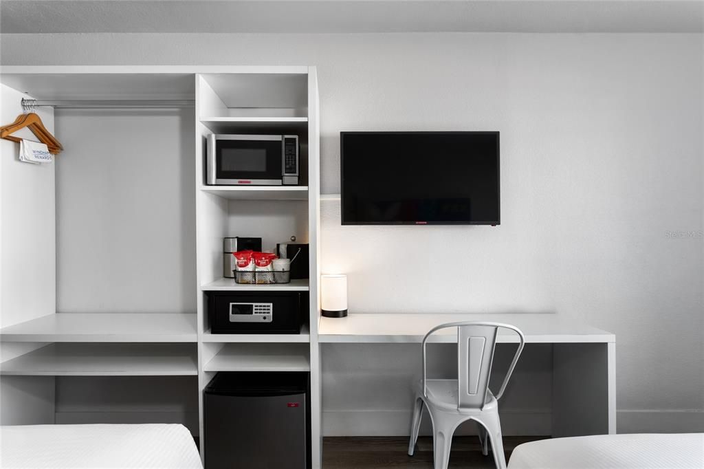 For Sale: $55,000 (1 beds, 1 baths, 300 Square Feet)