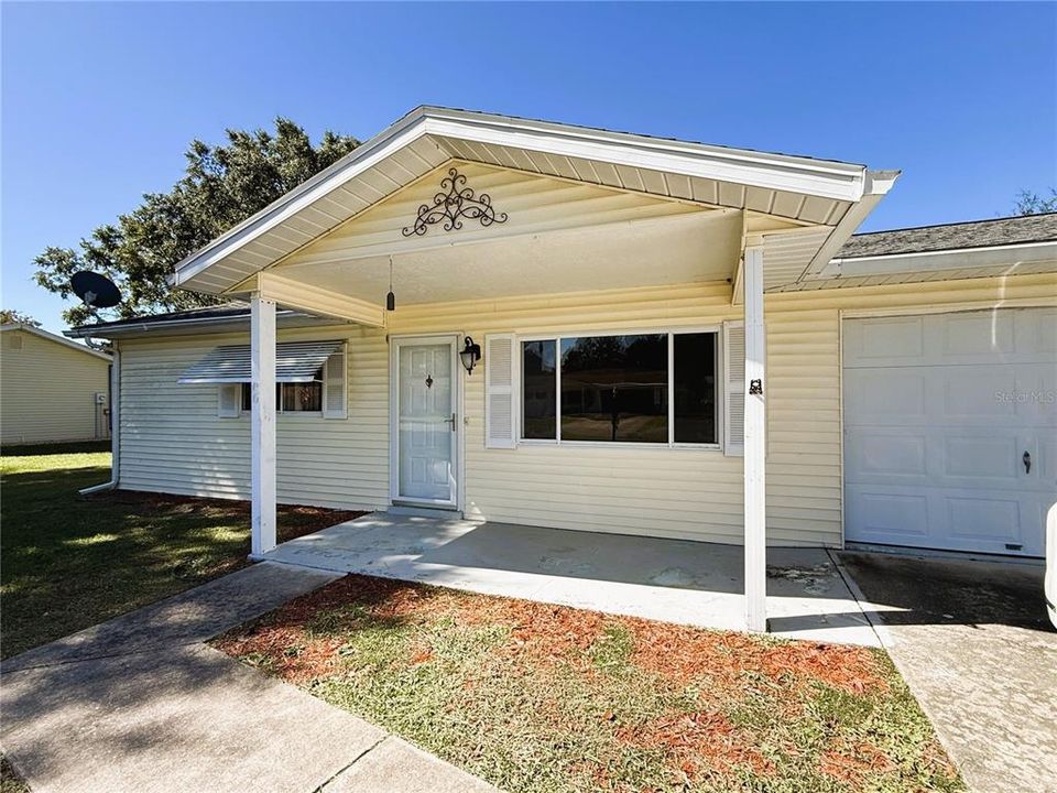 For Sale: $145,000 (2 beds, 1 baths, 744 Square Feet)