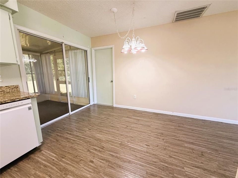 For Sale: $145,000 (2 beds, 1 baths, 744 Square Feet)