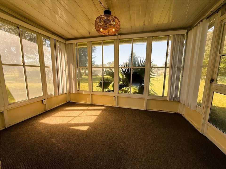 For Sale: $145,000 (2 beds, 1 baths, 744 Square Feet)