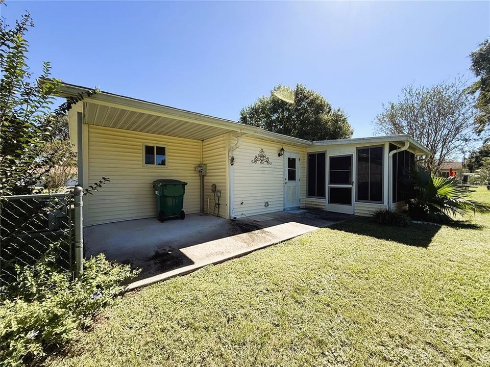 For Sale: $145,000 (2 beds, 1 baths, 744 Square Feet)