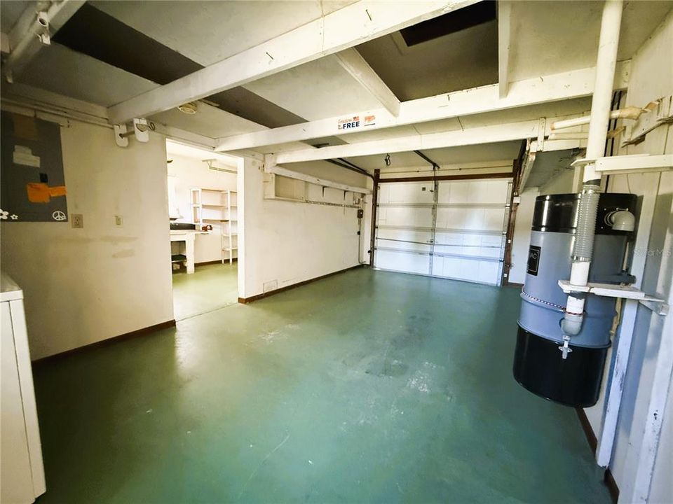 For Sale: $145,000 (2 beds, 1 baths, 744 Square Feet)