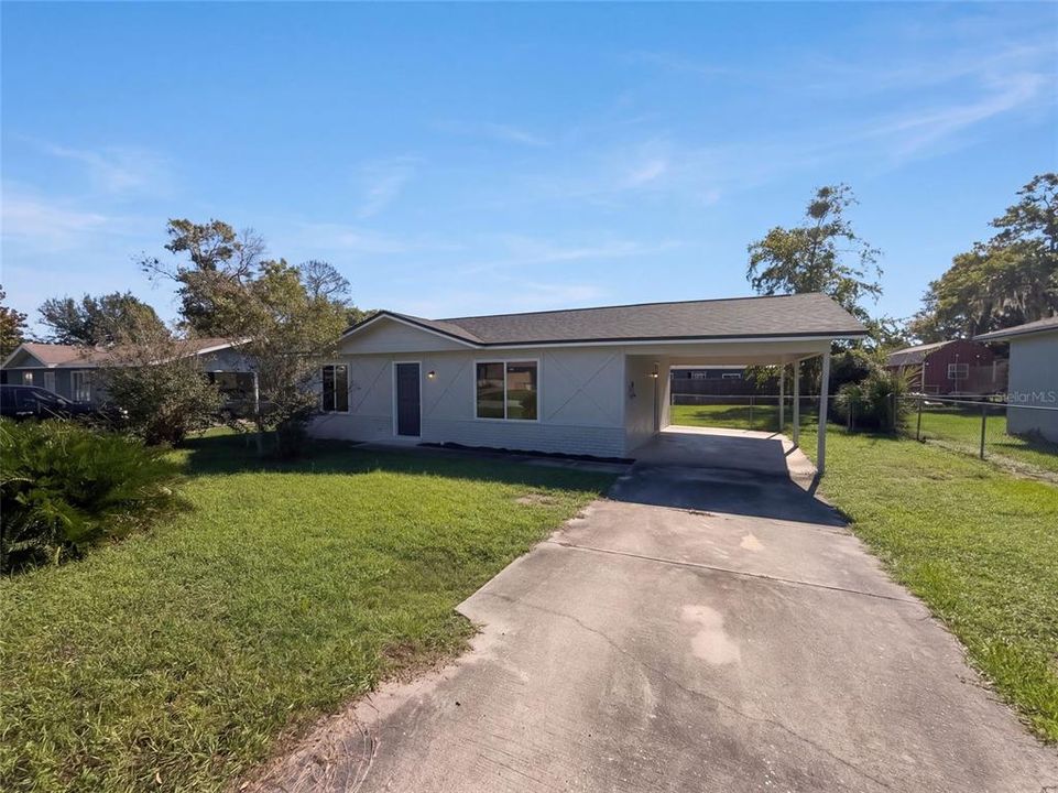For Sale: $138,000 (2 beds, 1 baths, 912 Square Feet)