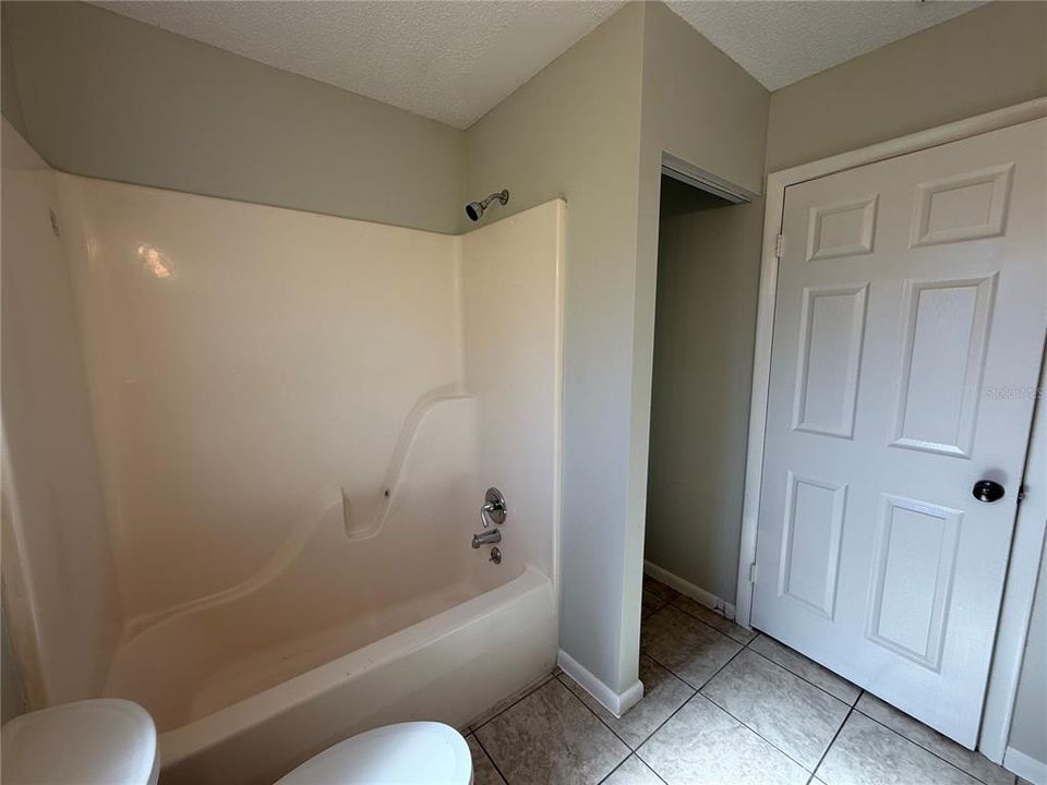 For Sale: $138,000 (2 beds, 1 baths, 912 Square Feet)