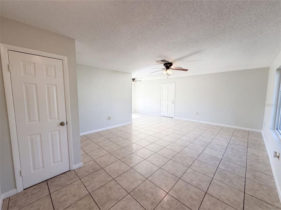 For Sale: $138,000 (2 beds, 1 baths, 912 Square Feet)