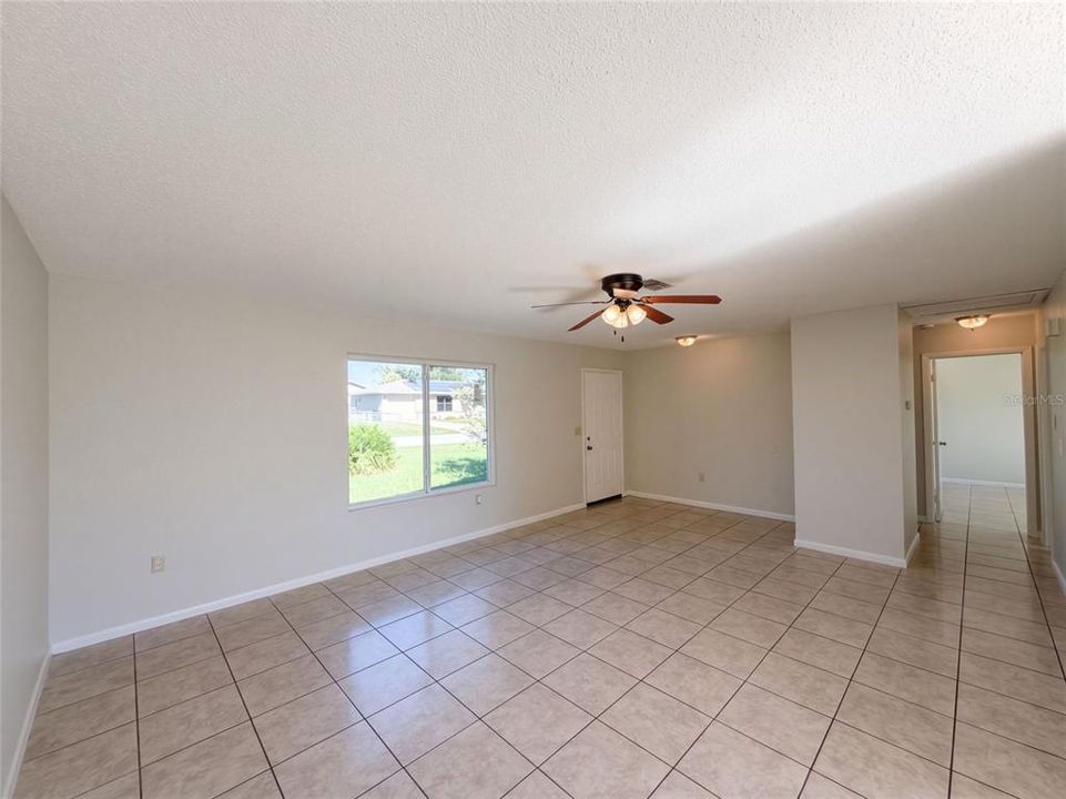 For Sale: $138,000 (2 beds, 1 baths, 912 Square Feet)