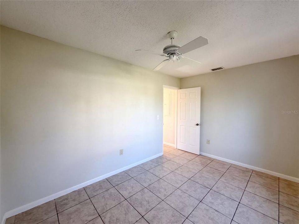 For Sale: $138,000 (2 beds, 1 baths, 912 Square Feet)