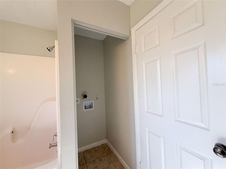 For Sale: $138,000 (2 beds, 1 baths, 912 Square Feet)