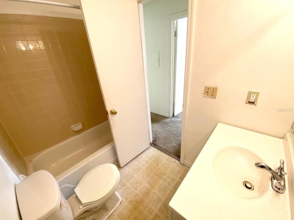 For Sale: $119,000 (1 beds, 1 baths, 673 Square Feet)