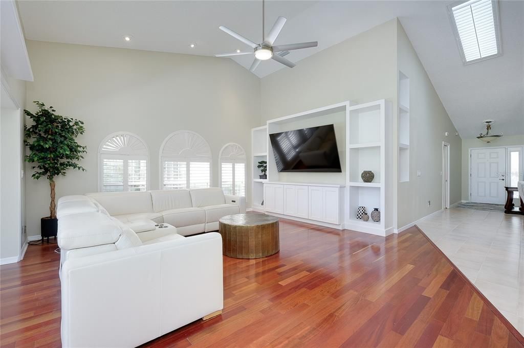 En Venta: $589,000 (3 camas, 2 baños, 3009 Pies cuadrados)