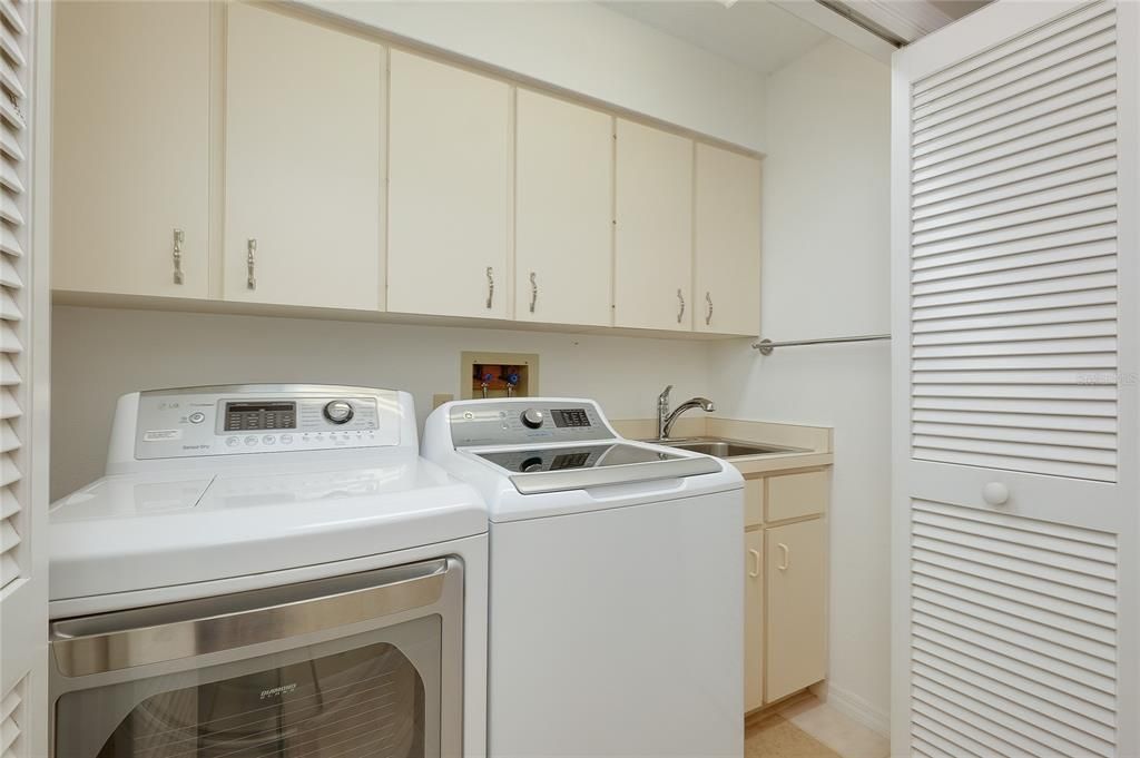 En Venta: $589,000 (3 camas, 2 baños, 3009 Pies cuadrados)