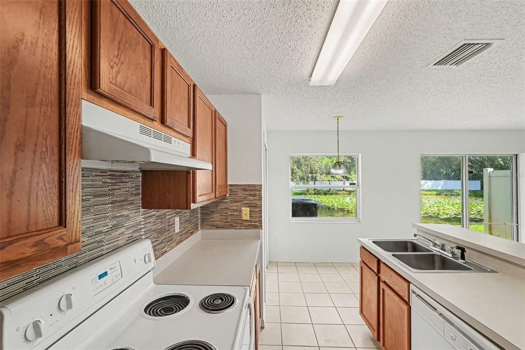 En Venta: $300,000 (3 camas, 2 baños, 1868 Pies cuadrados)