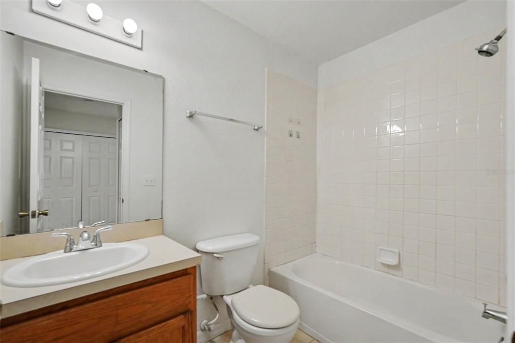 En Venta: $300,000 (3 camas, 2 baños, 1868 Pies cuadrados)