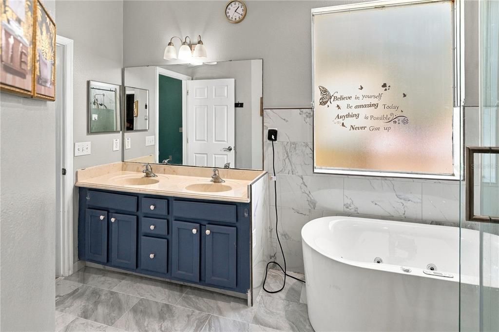 For Sale: $639,900 (5 beds, 4 baths, 2840 Square Feet)