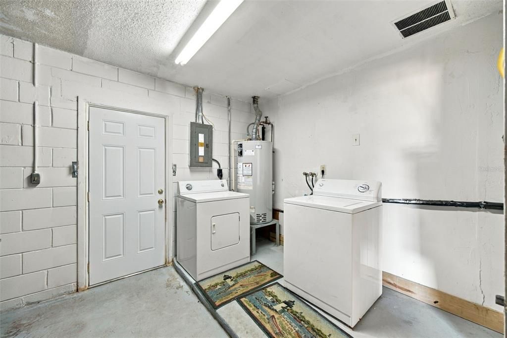 На продажу: $415,000 (4 спален, 2 ванн, 1897 Квадратных фут)
