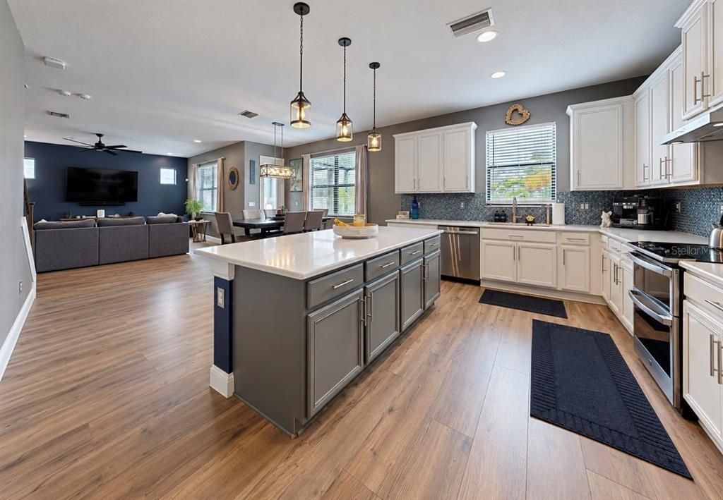 For Sale: $649,900 (4 beds, 4 baths, 3316 Square Feet)
