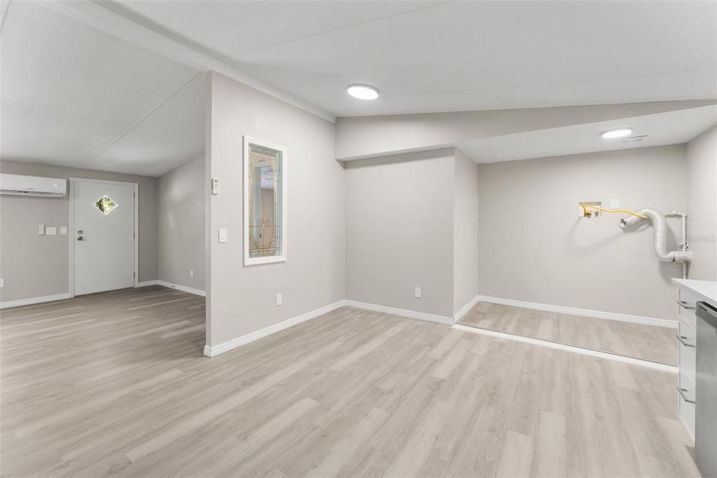 For Sale: $160,000 (3 beds, 2 baths, 1080 Square Feet)