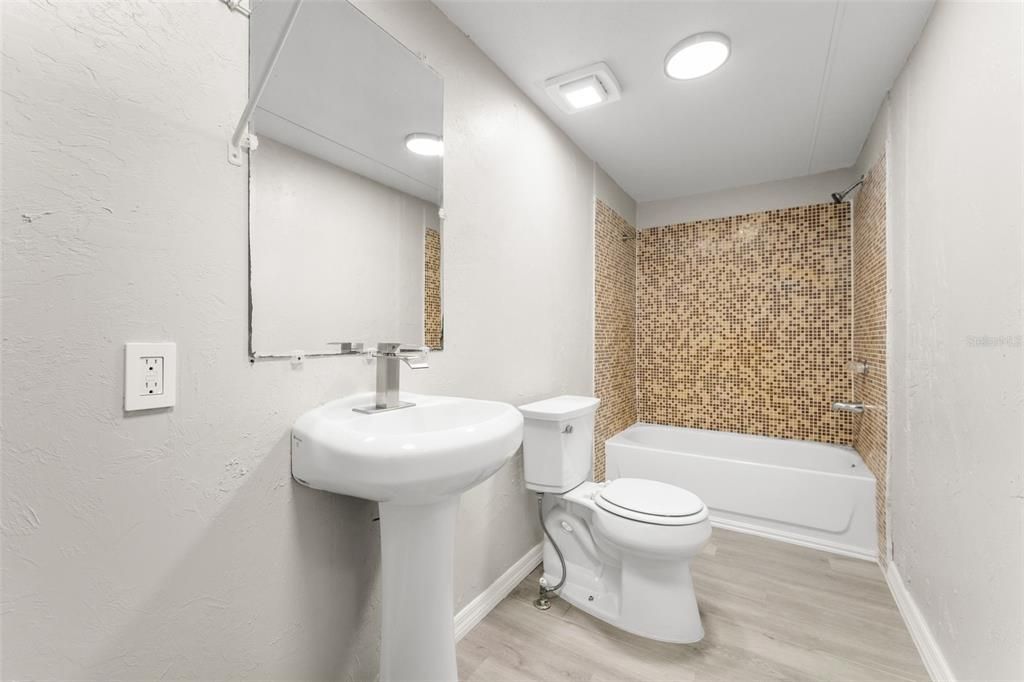 For Sale: $160,000 (3 beds, 2 baths, 1080 Square Feet)