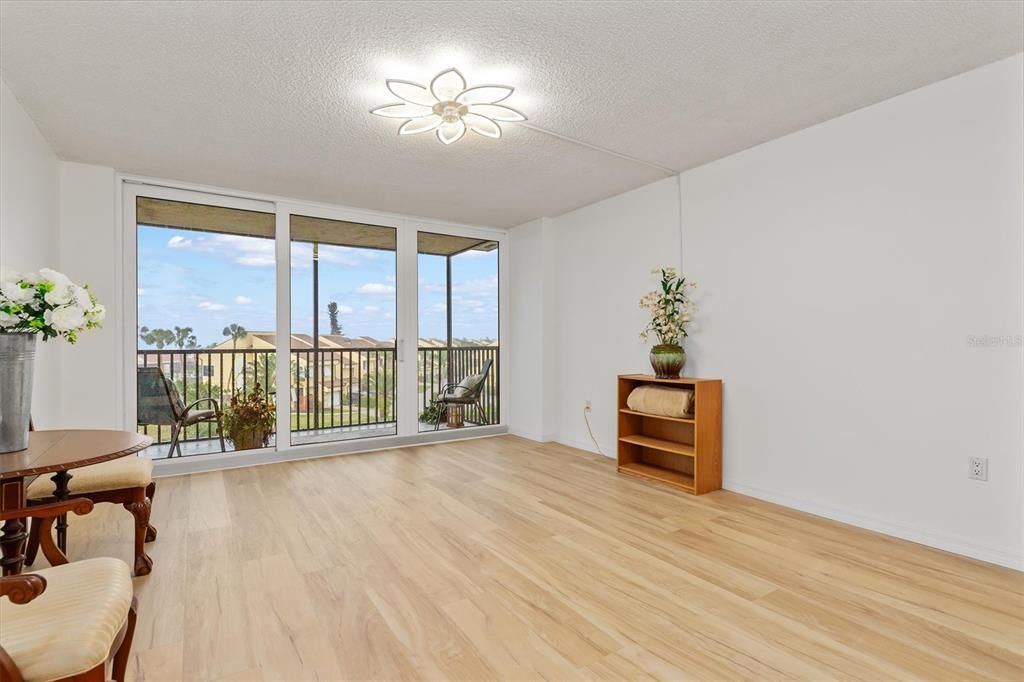 En Venta: $199,000 (2 camas, 2 baños, 1147 Pies cuadrados)