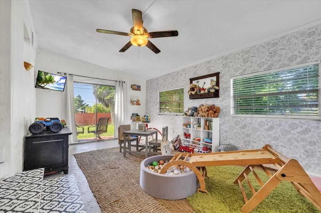 En Venta: $295,000 (3 camas, 2 baños, 1176 Pies cuadrados)