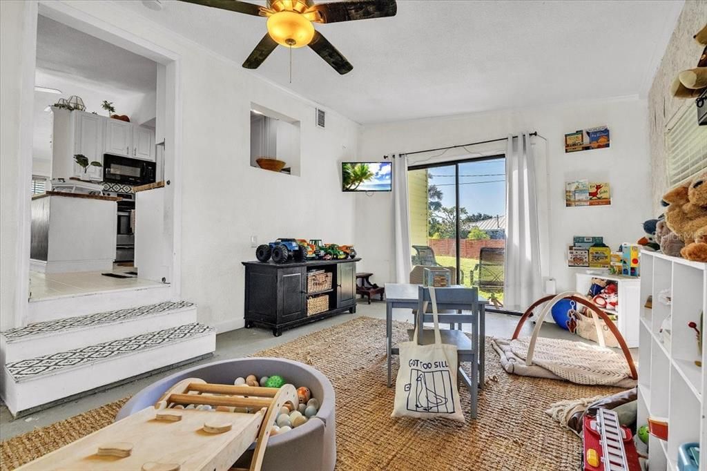 En Venta: $295,000 (3 camas, 2 baños, 1176 Pies cuadrados)