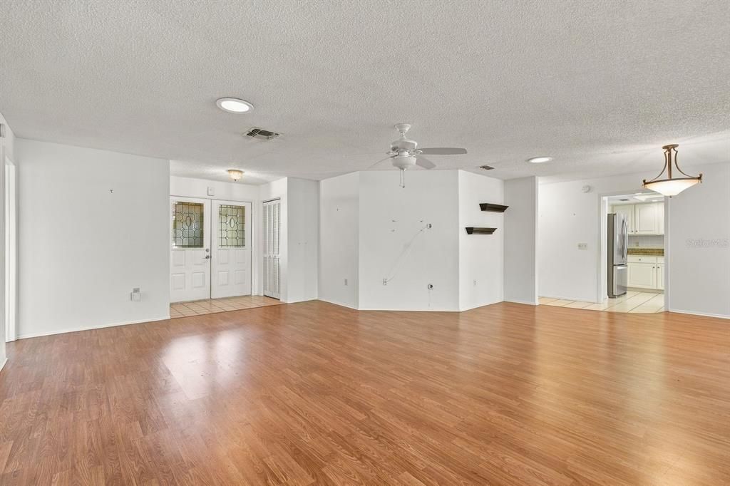 For Sale: $475,000 (3 beds, 2 baths, 2086 Square Feet)