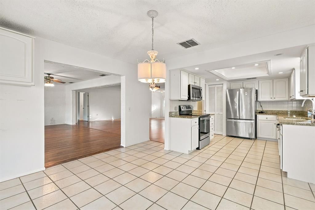 For Sale: $475,000 (3 beds, 2 baths, 2086 Square Feet)