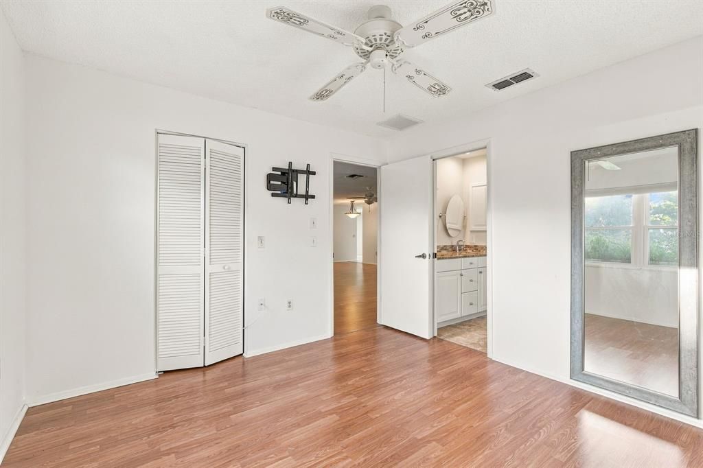For Sale: $475,000 (3 beds, 2 baths, 2086 Square Feet)