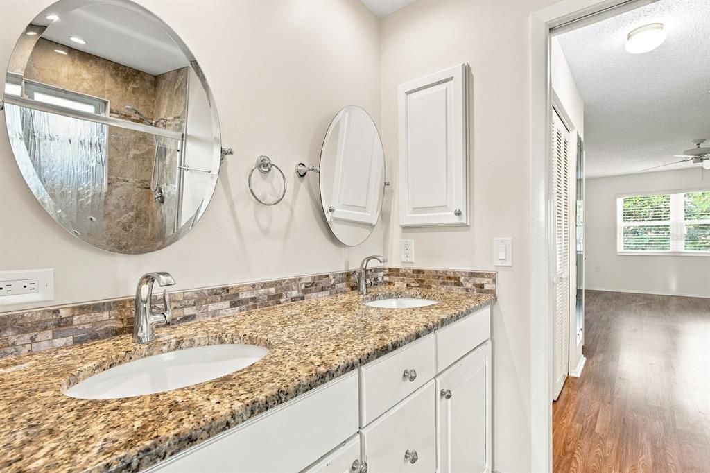For Sale: $475,000 (3 beds, 2 baths, 2086 Square Feet)