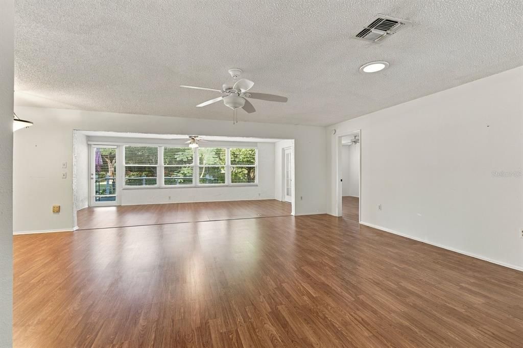 For Sale: $475,000 (3 beds, 2 baths, 2086 Square Feet)