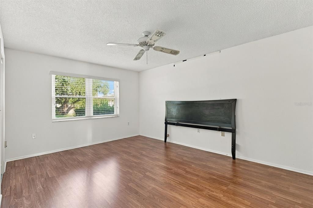 For Sale: $475,000 (3 beds, 2 baths, 2086 Square Feet)