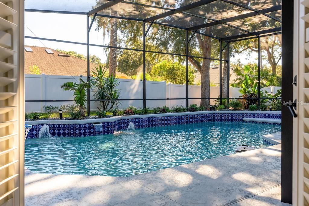 En Venta: $729,900 (4 camas, 2 baños, 2708 Pies cuadrados)