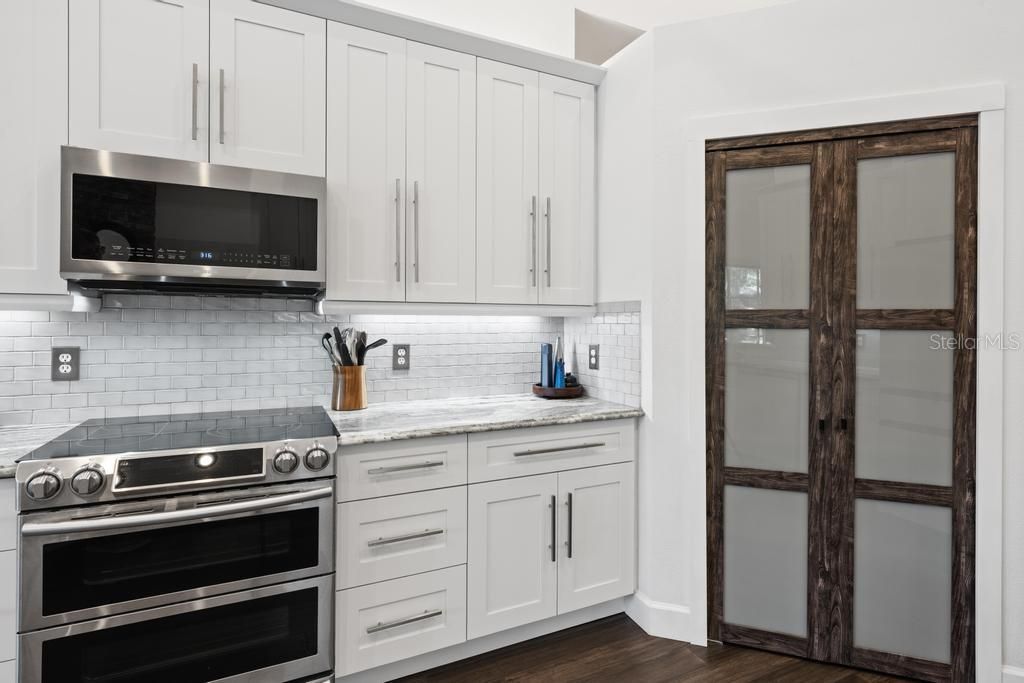 En Venta: $729,900 (4 camas, 2 baños, 2708 Pies cuadrados)