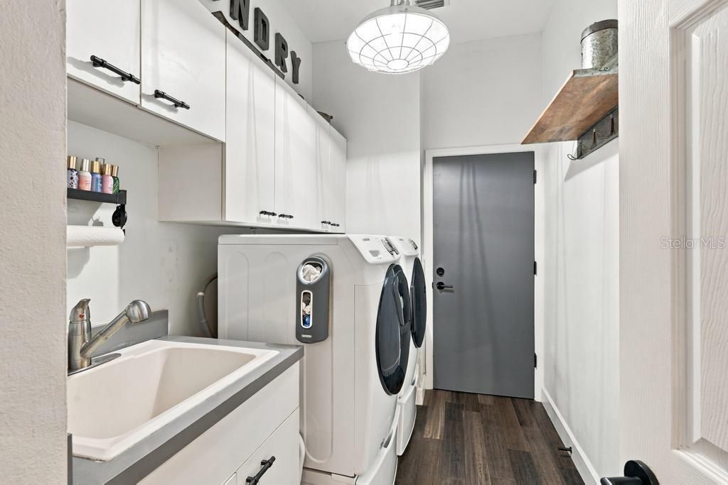 En Venta: $729,900 (4 camas, 2 baños, 2708 Pies cuadrados)