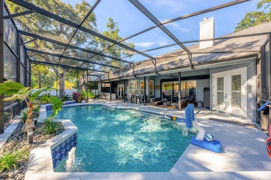En Venta: $729,900 (4 camas, 2 baños, 2708 Pies cuadrados)
