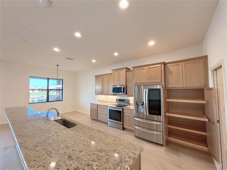 En Venta: $415,000 (3 camas, 2 baños, 2057 Pies cuadrados)