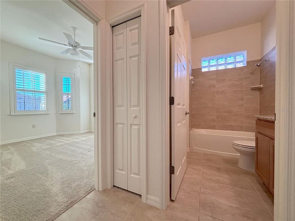 En Venta: $415,000 (3 camas, 2 baños, 2057 Pies cuadrados)
