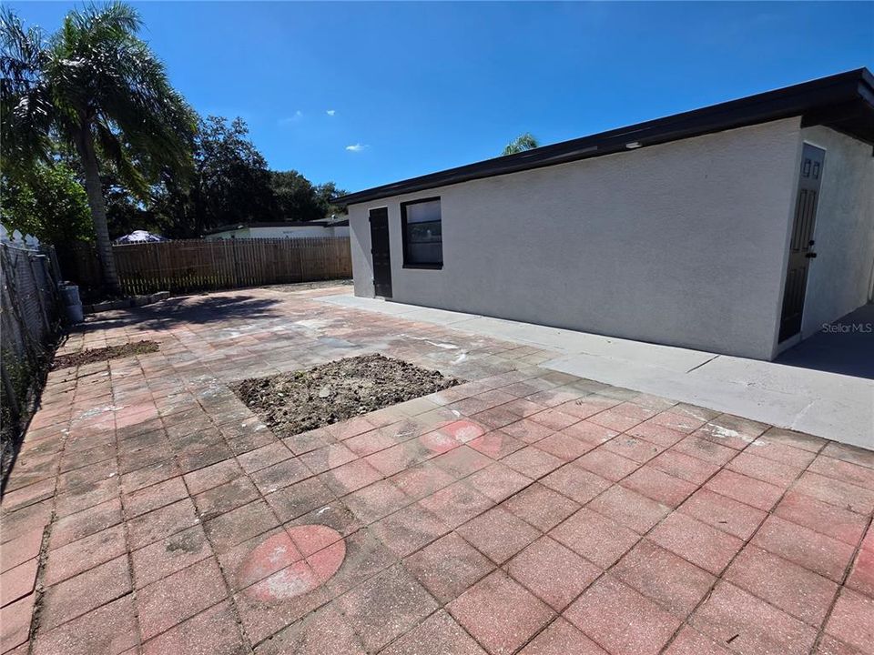 For Sale: $329,000 (4 beds, 3 baths, 1584 Square Feet)