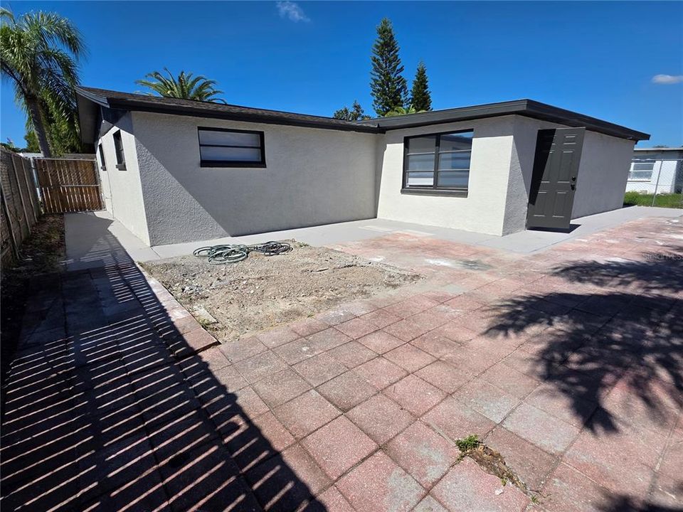 For Sale: $329,000 (4 beds, 3 baths, 1584 Square Feet)
