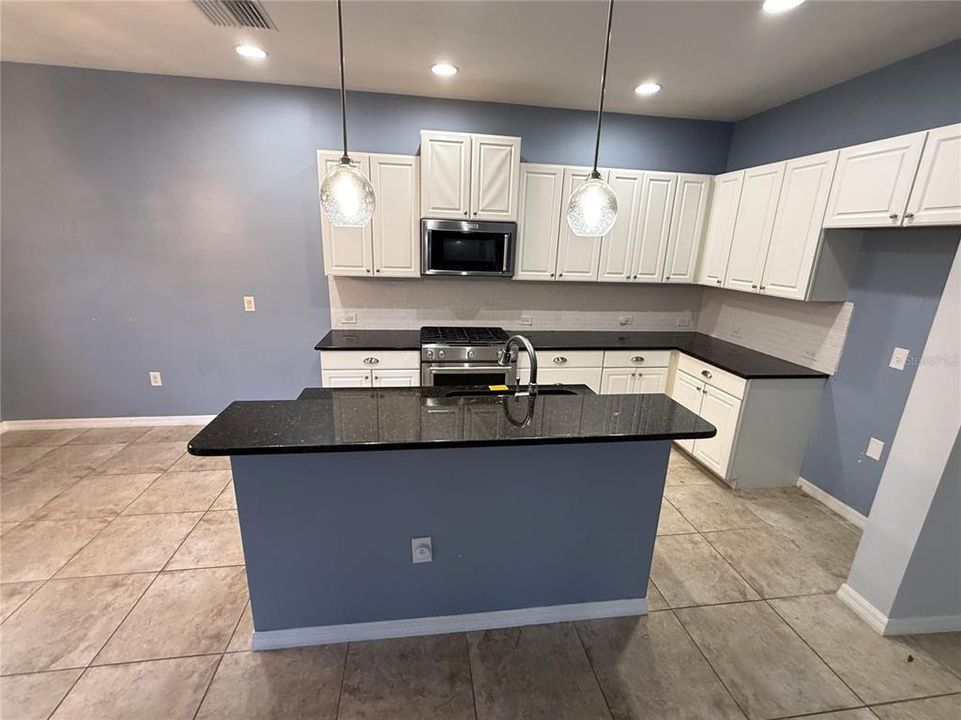 En Venta: $395,000 (3 camas, 2 baños, 2120 Pies cuadrados)