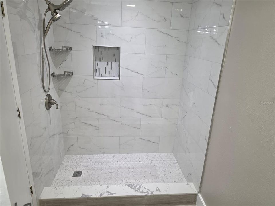 For Rent: $1,800 (2 beds, 1 baths, 800 Square Feet)