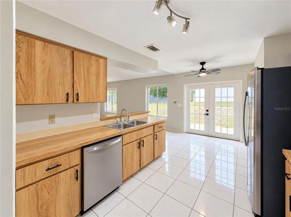 En Venta: $322,000 (3 camas, 2 baños, 1817 Pies cuadrados)