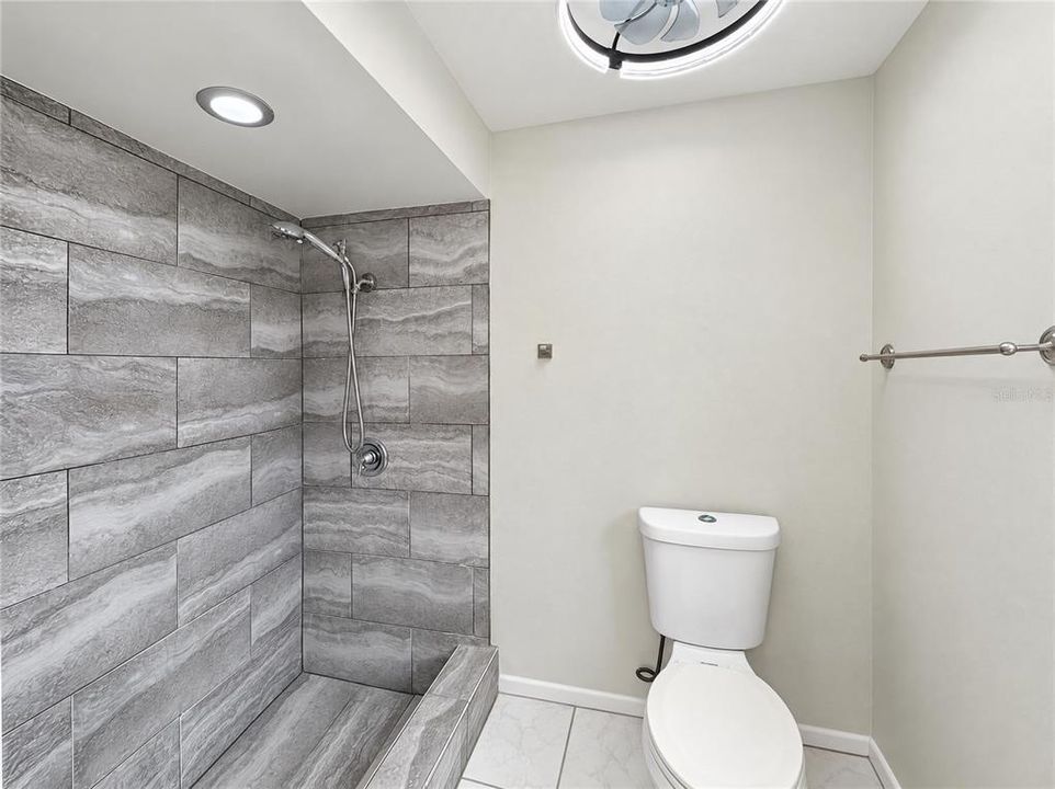 En Venta: $322,000 (3 camas, 2 baños, 1817 Pies cuadrados)