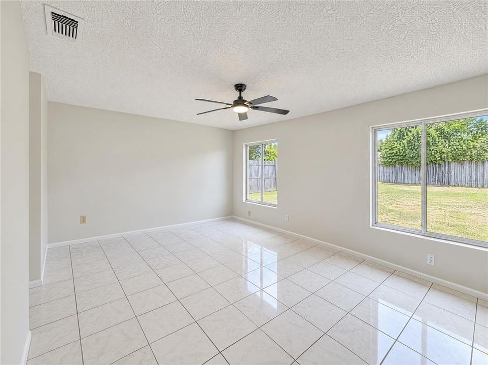 En Venta: $322,000 (3 camas, 2 baños, 1817 Pies cuadrados)