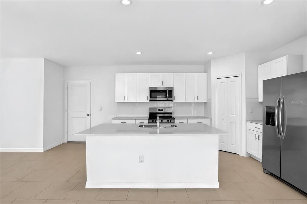 На продажу: $314,617 (4 спален, 2 ванн, 1874 Квадратных фут)