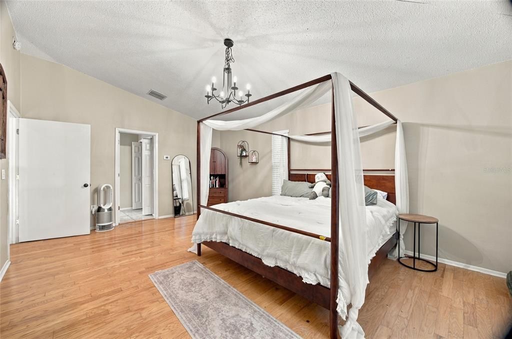 For Sale: $690,000 (5 beds, 4 baths, 3760 Square Feet)
