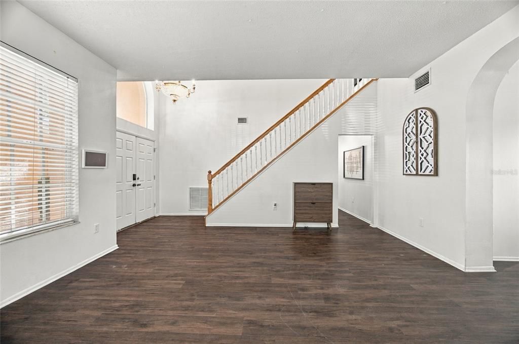For Sale: $690,000 (5 beds, 4 baths, 3760 Square Feet)