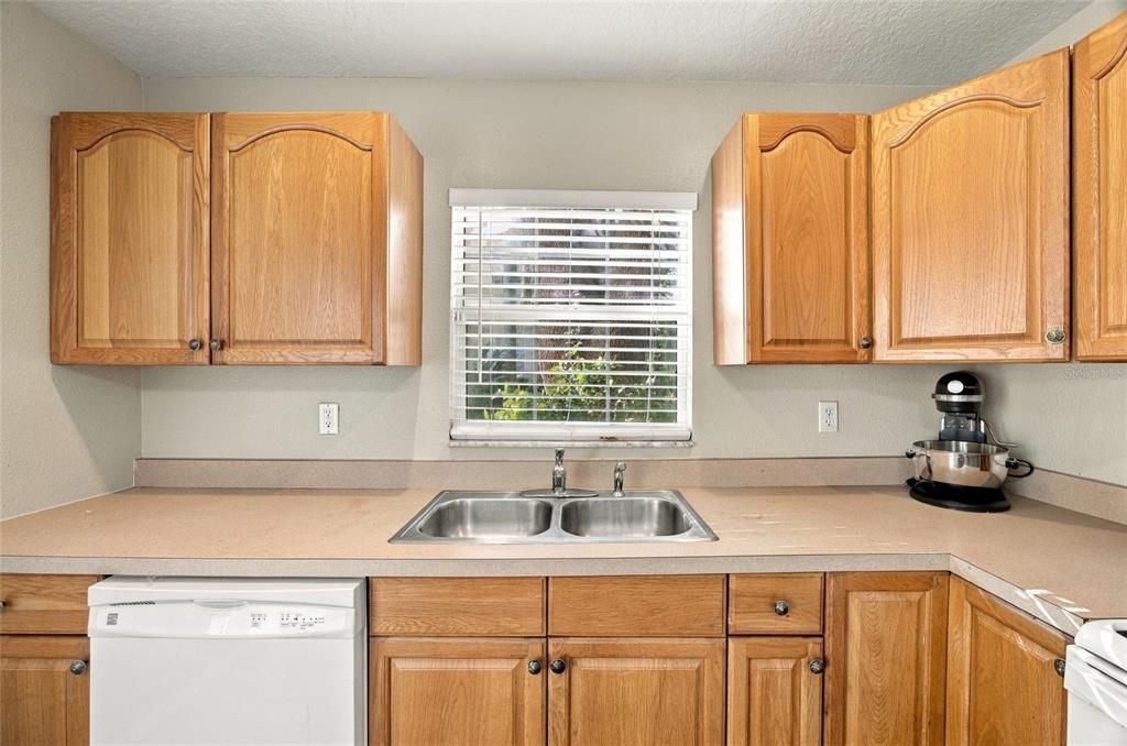 For Sale: $690,000 (5 beds, 4 baths, 3760 Square Feet)