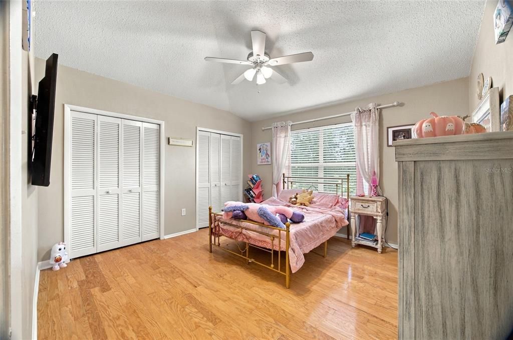 For Sale: $690,000 (5 beds, 4 baths, 3760 Square Feet)